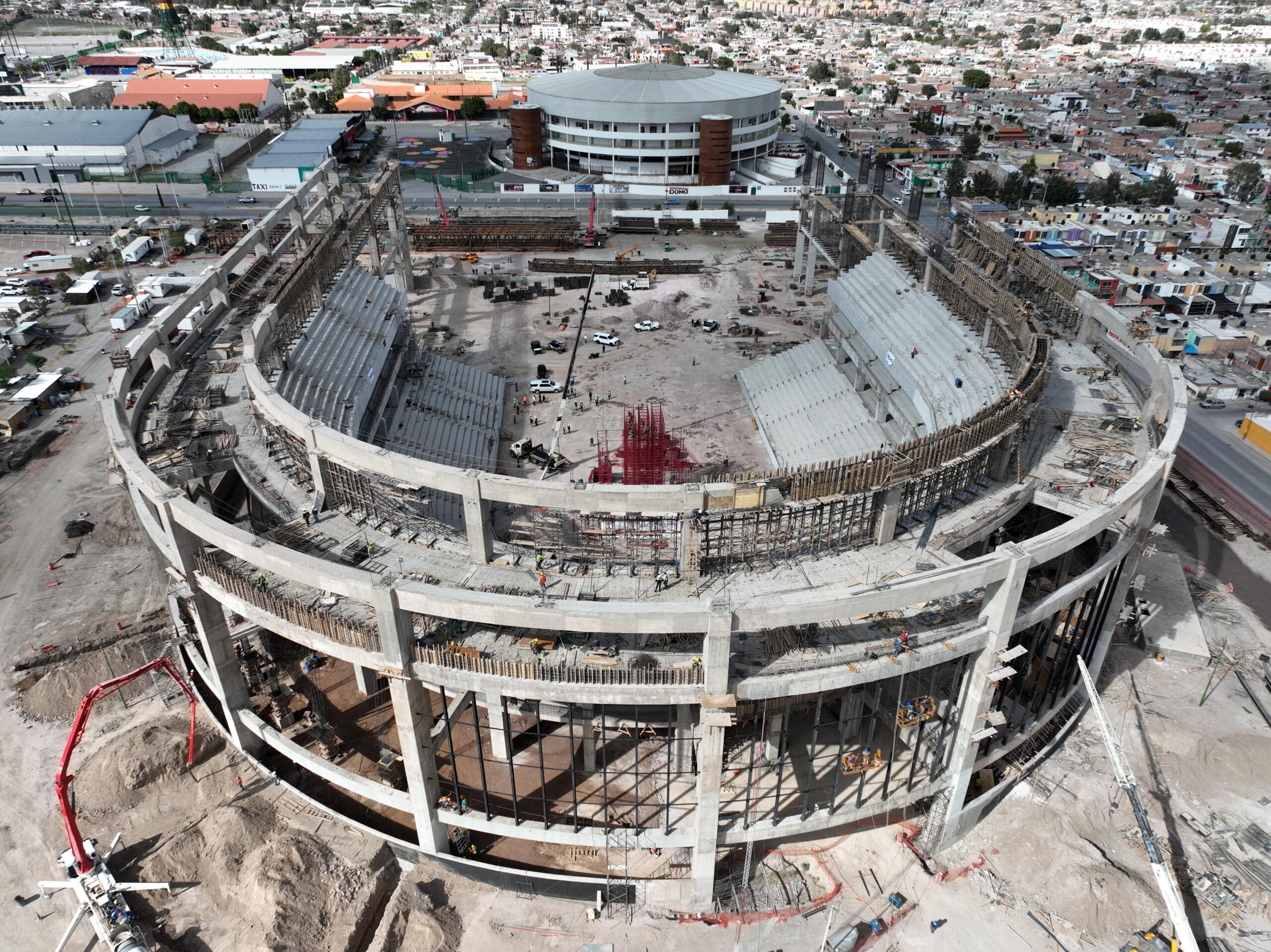 RICARDO GALLARDO SUPERVISA CONSTRUCCIÓN DE LA NUEVA ARENA POTOSÍ