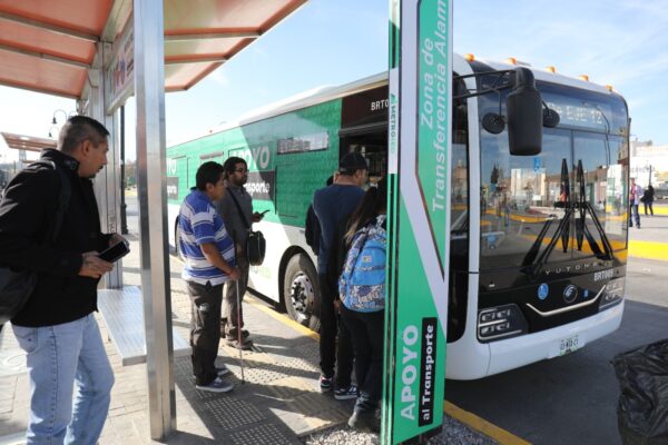 USUARIOS AGRADECEN APOYO DE RICARDO GALLARDO POR SERVICIO GRATUITO DE METRORED.