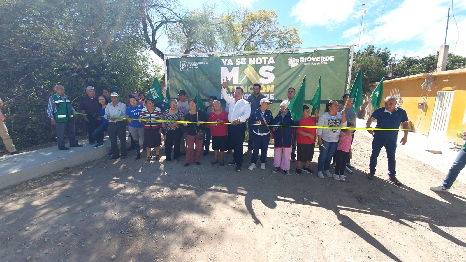 Obras de urbanización inauguró el presidente de Rioverde Arnulfo Urbiola en calle Gustavo Díaz Ordaz.