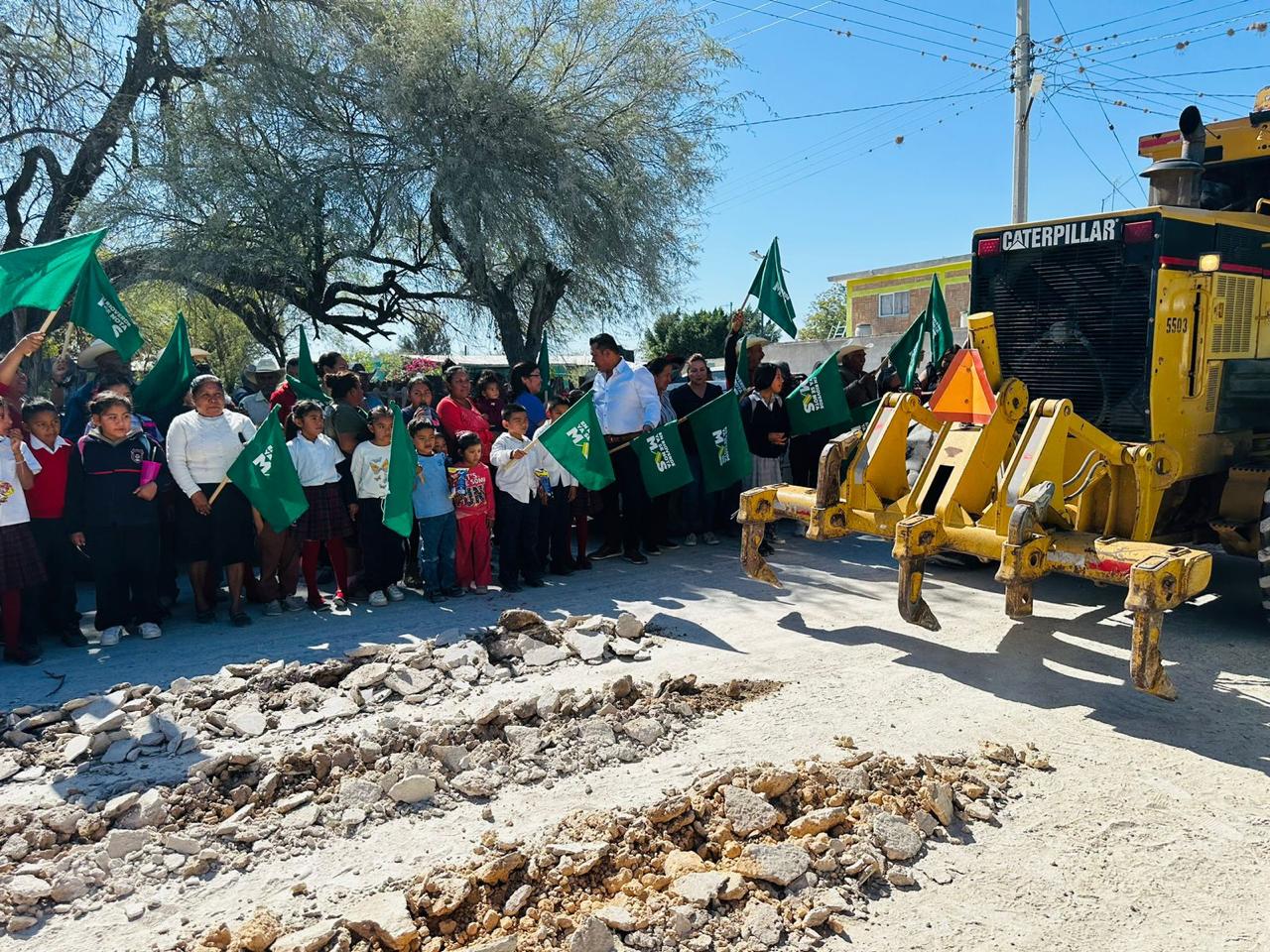 El presidente de Rioverde Arnulfo Urbiola, arrancó más obras para rehabilitar las calles en San Bartolo.