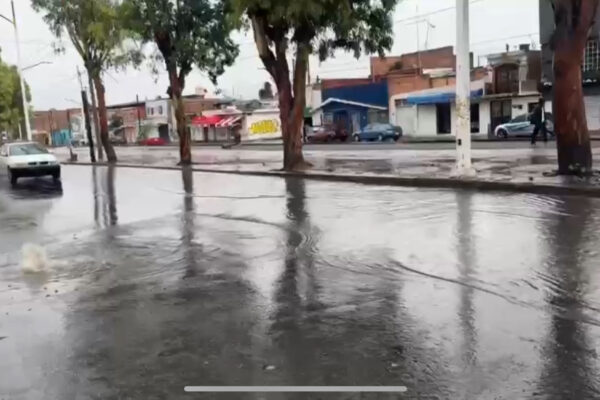 LLUVIAS EN LA CAPITAL EVIDENCIAN OBRAS CHAFAS DEL ALCALDE GALINDO EN AVENIDA HERNÁN CORTÉS