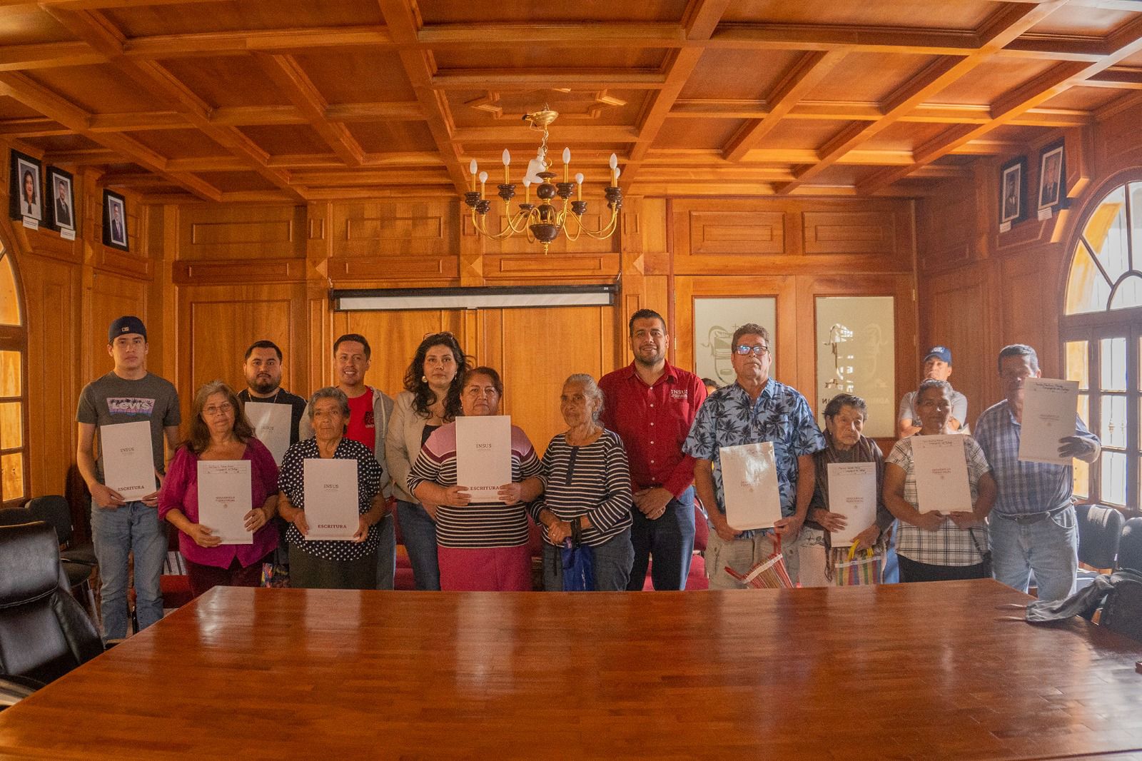 Gobierno de Ciudad Fernández da certeza jurídica de su patrimonio a 10 familias fernandenses