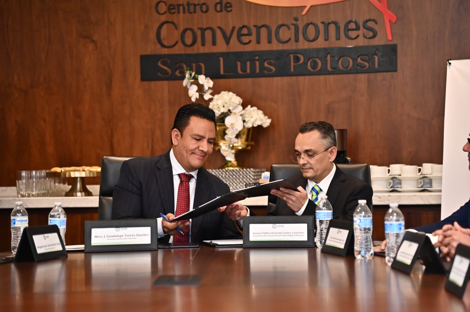 GOBIERNO ESTATAL FIRMA CONVENIO CON COLEGIO DE NOTARIOS