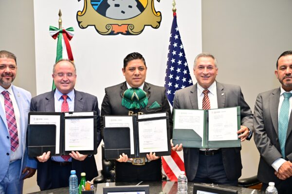 RICARDO GALLARDO CARDONA Y AUTORIDADES DE MCALLEN FIRMAN CONVENIO